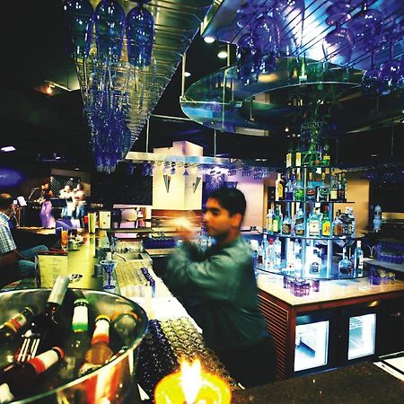 فندق ذا لاليت مومباي المطعم الصورة The bar at the nightclub
