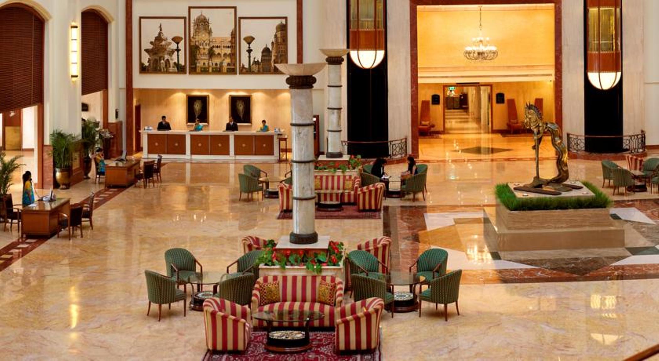 فندق ذا لاليت مومباي المظهر الخارجي الصورة The lobby of the Taj Mahal Palace