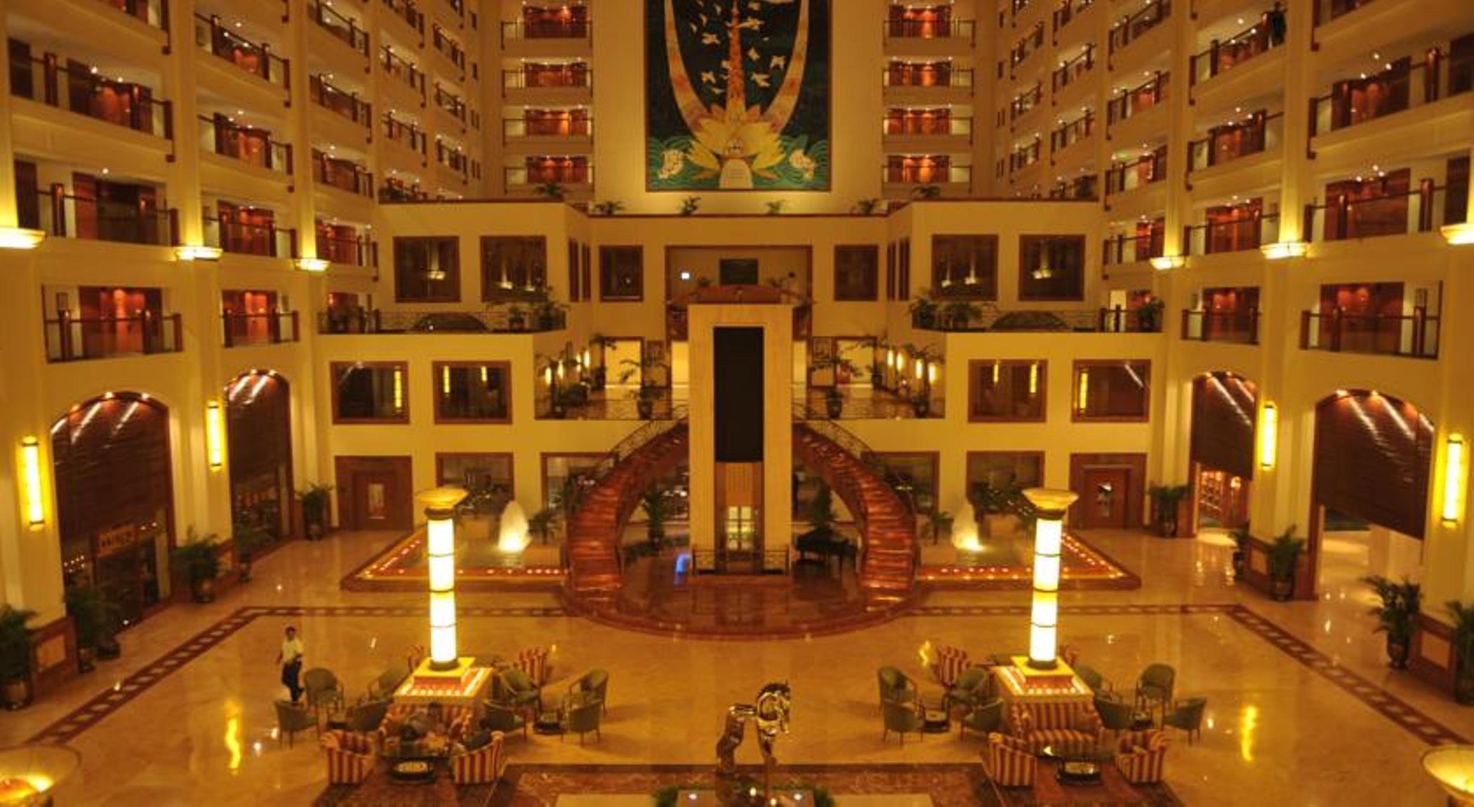 فندق ذا لاليت مومباي المظهر الخارجي الصورة The interior of the hotel