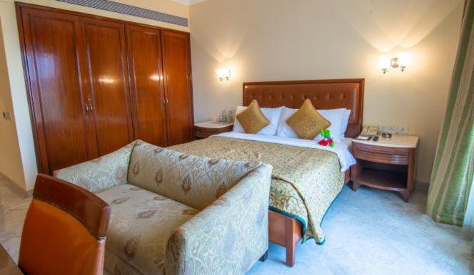 فندق ذا لاليت مومباي المظهر الخارجي الصورة A bedroom at the hotel