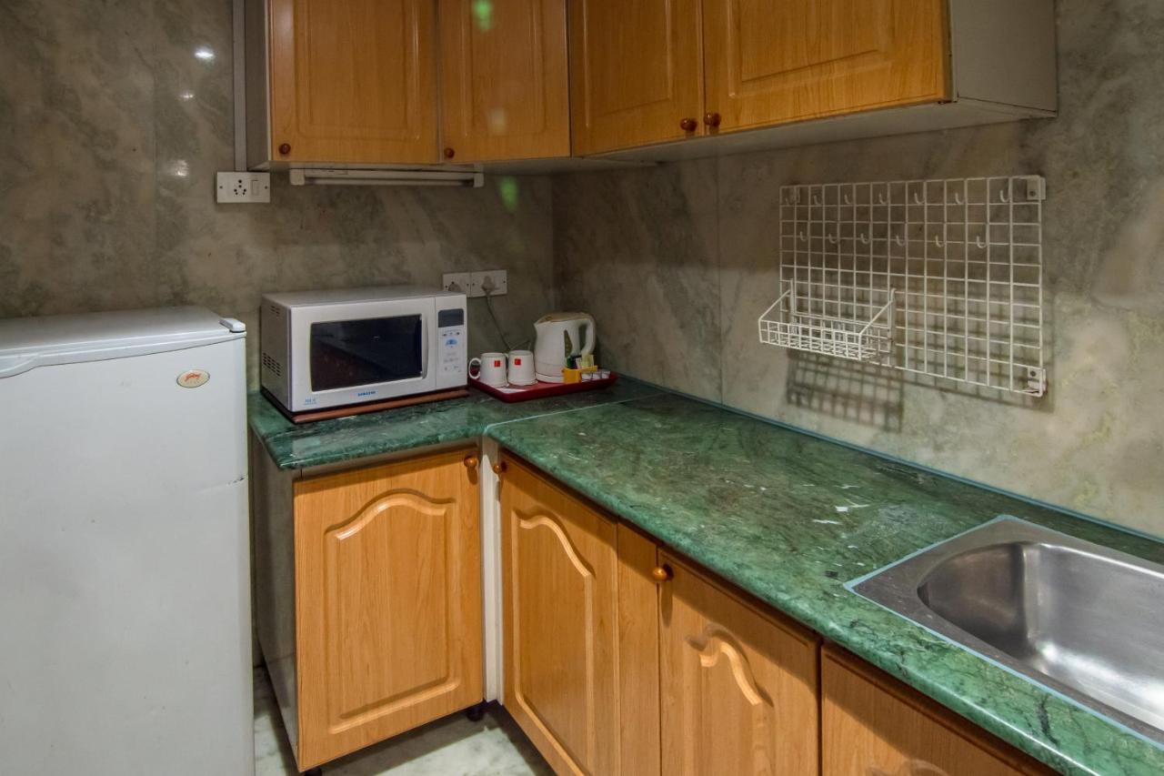 فندق ذا لاليت مومباي المظهر الخارجي الصورة A typical kitchen in a guest room at the hotel