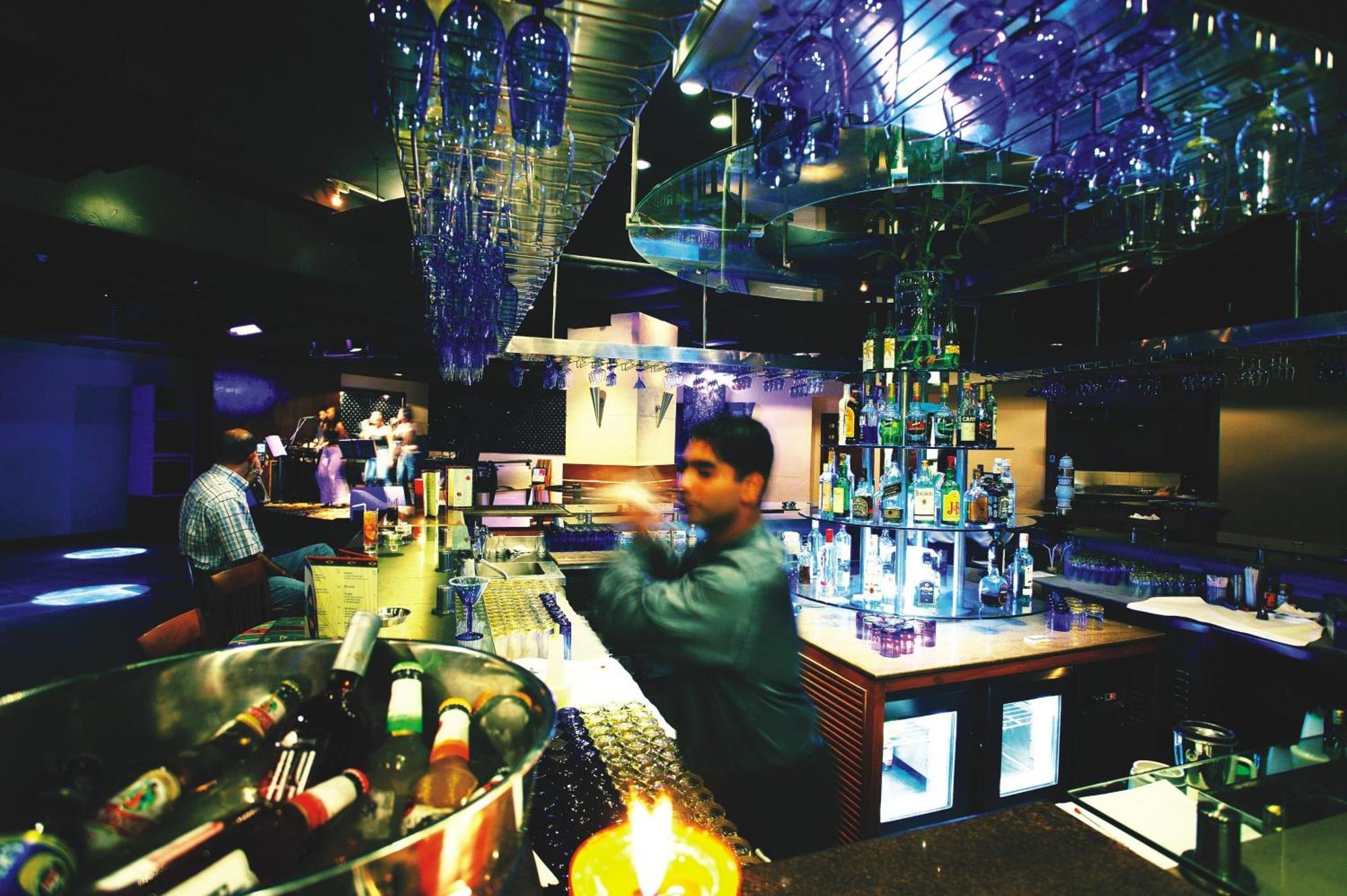 فندق ذا لاليت مومباي المطعم الصورة The bar at the nightclub
