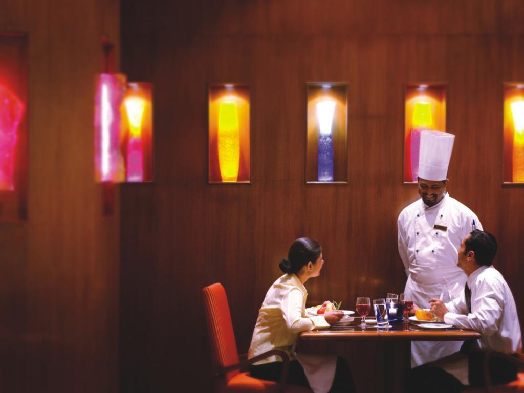 فندق ذا لاليت مومباي المطعم الصورة A restaurant in a hotel